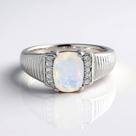Anello in argento con Opale di Welo