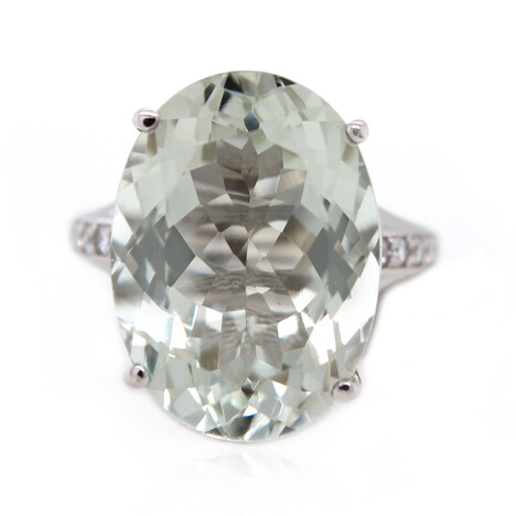 Anillo en plata con Amatista verde