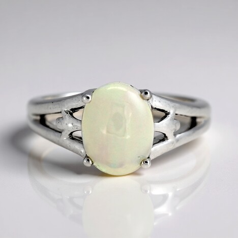 Anello in argento con Opale di Welo