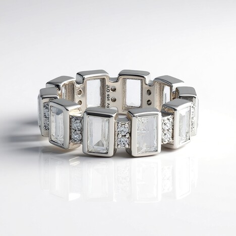 Anello in argento con Petalite