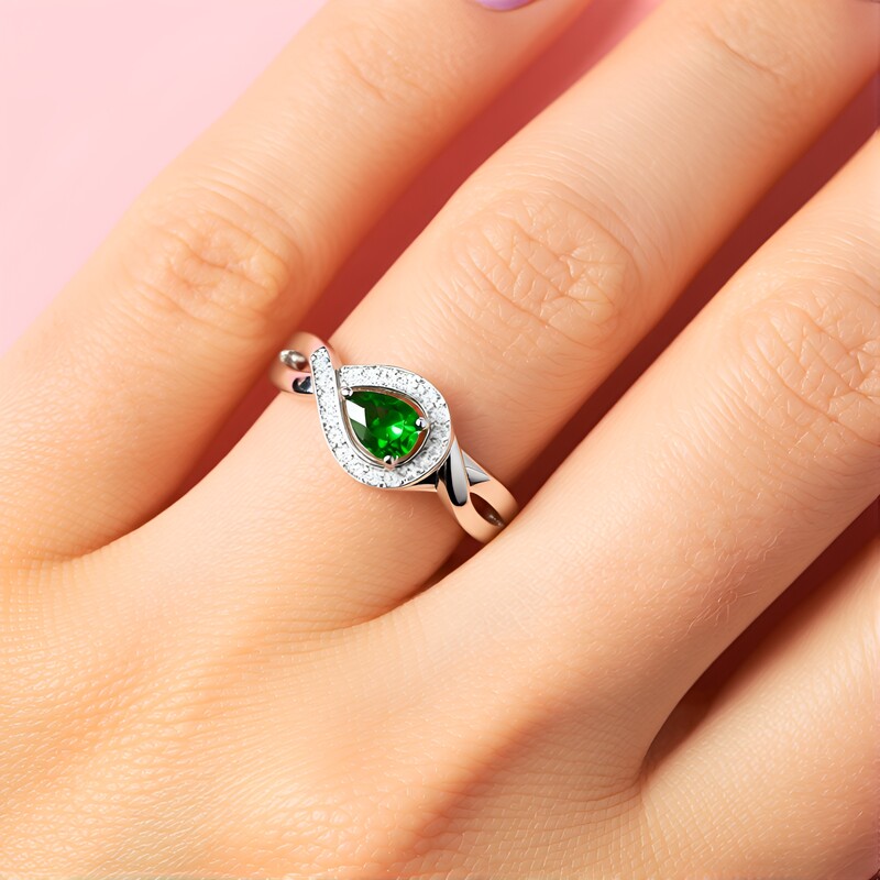 Anello in argento con Diopside Russo