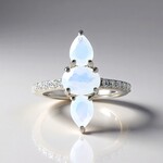 Anello in argento con Opale di Welo (Adela Silber)