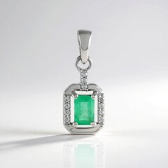 Ciondolo in argento con Smeraldo Socoto
