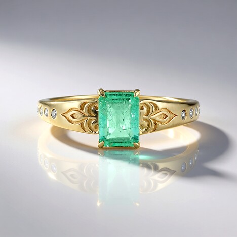 Anello in oro con Smeraldo Russo
