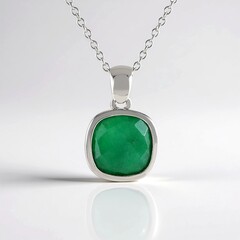 Collana in argento con Berillo color smeraldo