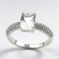 Anillo en plata con Danburita