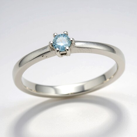 Anello in argento con Zircone Ratanakiri