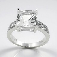 Anillo en plata con Danburita