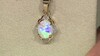 Gouden hanger met een Braziliaanse witte opaal