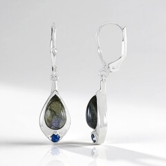 Boucles d'oreilles en argent et Labradorite bleue de Maniry (KM by Juwelo)