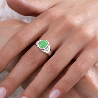 Anillo en plata con Crisoprasa imperial