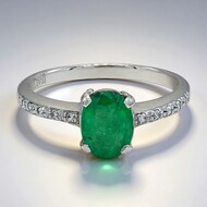 Zilveren ring met een Bahia-smaragd