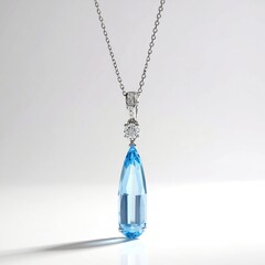Collana in oro con Acquamarina Brasiliana AAA