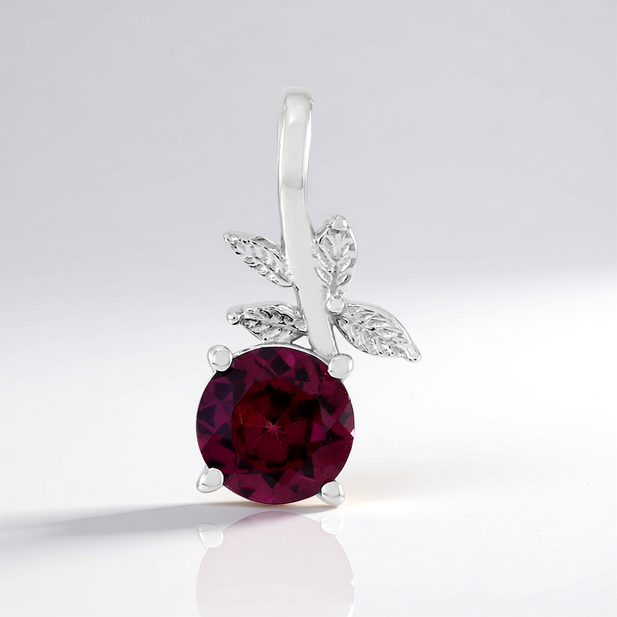 Magenta Garnet Silver Pendant, Mozambique 0.916ct