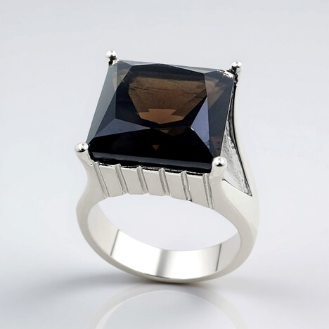 Anello in argento con Quarzo Fumè