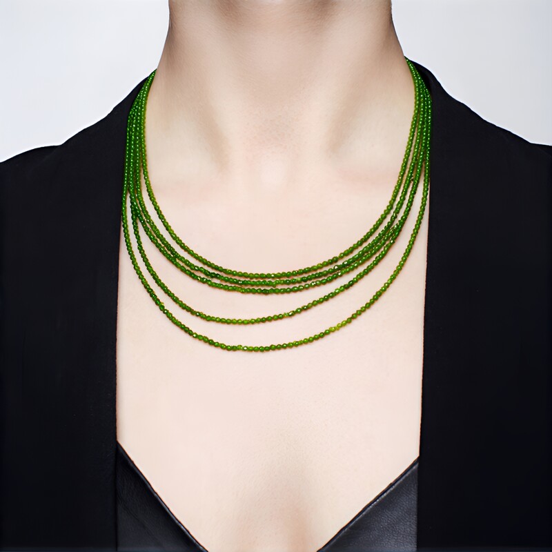 Collar en plata con Diópsido de Rusia