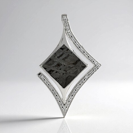 Pendentif en argent et Météorite d'Alétaï
