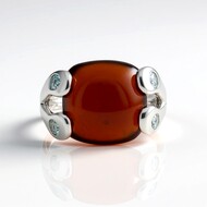 Anillo en plata con Granate Hesonita