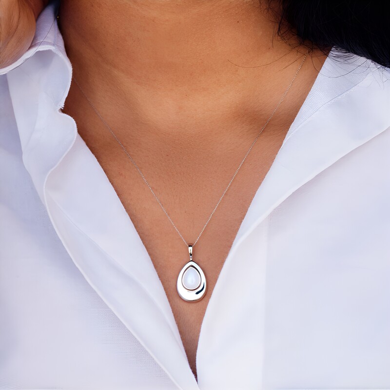 Colgante en plata con Piedra de Luna arcoíris