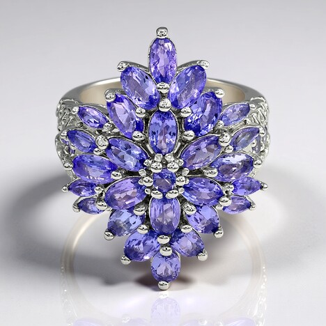 Anello in argento con Tanzanite