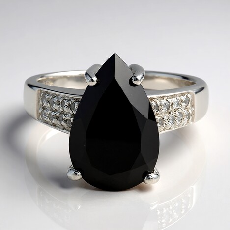 Anello in argento con Spinello Nero