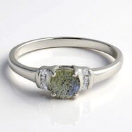 Anillo en plata con Espectrolita