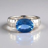 Zilveren ring met een kleurwissel fluoriet