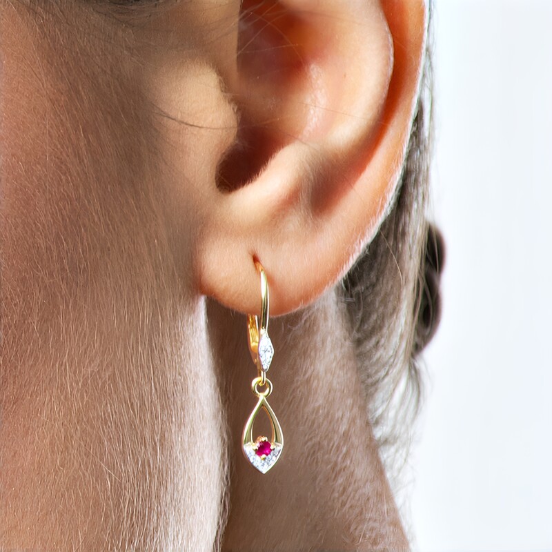 Pendientes en oro con Berilo rojo