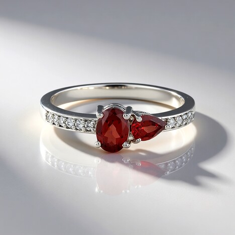 Anello in argento con Granato Mozambico