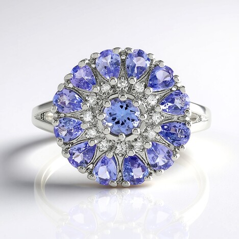 Anello in argento con Tanzanite
