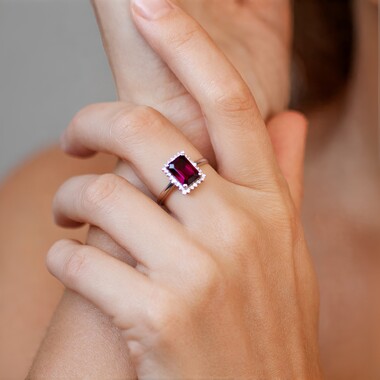 Anillo en plata con Granate de Mozambique