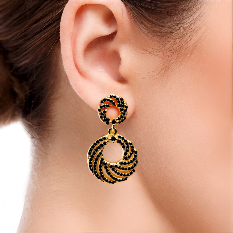 Zilveren oorbellen met zwarte spinelstenen