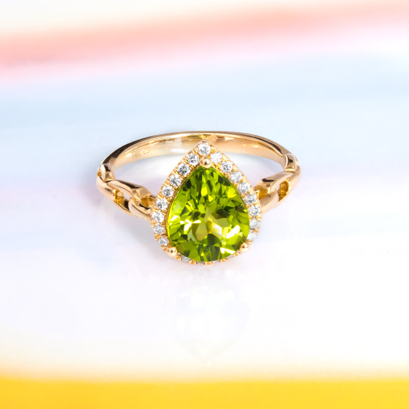 Anillo en oro con Peridoto de Dashihe (CIRARI)