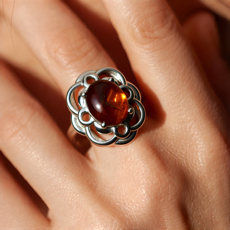 Anello in argento con Occhio di Tigre Rosso