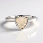 Anello in argento con Opale di Welo