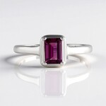 Anello in argento con Rodolite di Naktamunda