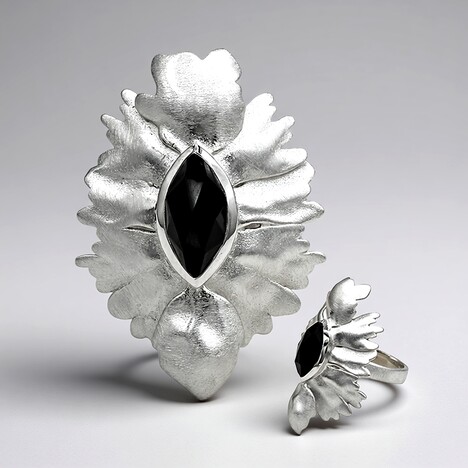 Anello in argento con Onice Nero (MONOSONO COLLECTION)
