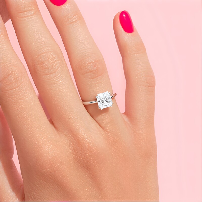 Anillo en plata con Zircón