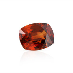 Edelsteen met een avondrode zirkoon