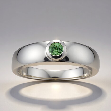 Bague en argent et Grenat Démantoïde de Madagascar (John Ferry)