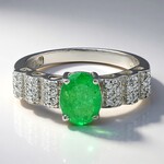 Anello placcato in platino con Smeraldo Bahia