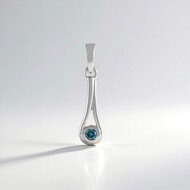 Zilveren hanger met een I2 Blauwe Diamant